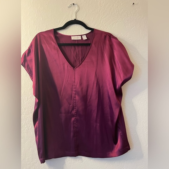 Chicos wine colored satin like  top blouse - Picture 2 of 4
